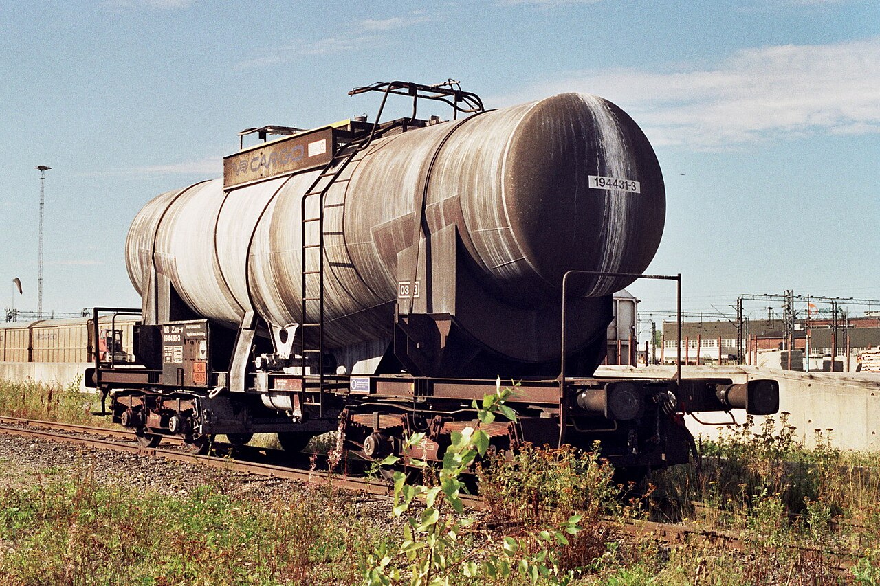 Платформа, состав на путях, 2009